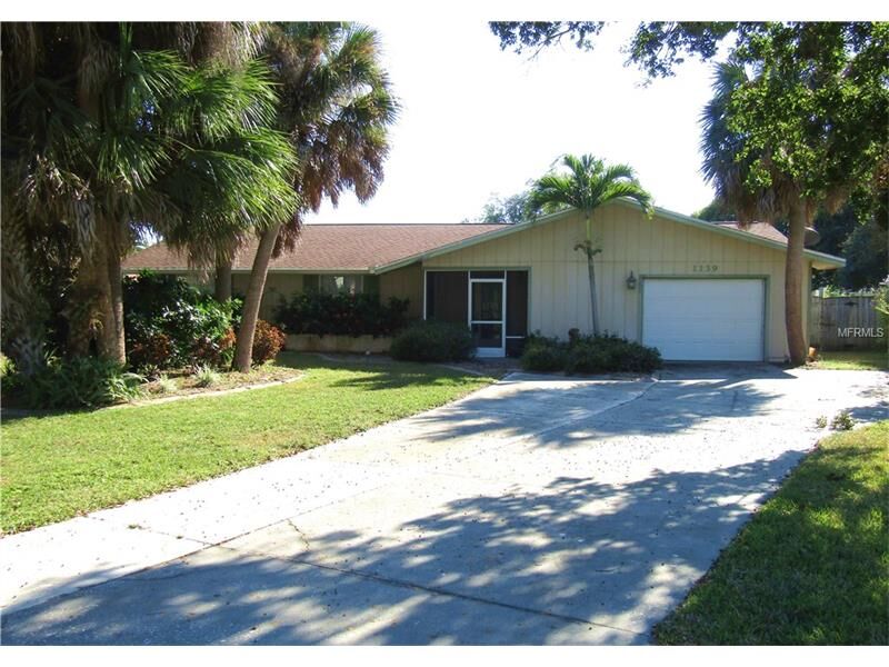 Property Photo:  1139 Sleepy Hollow Court  FL 34285 