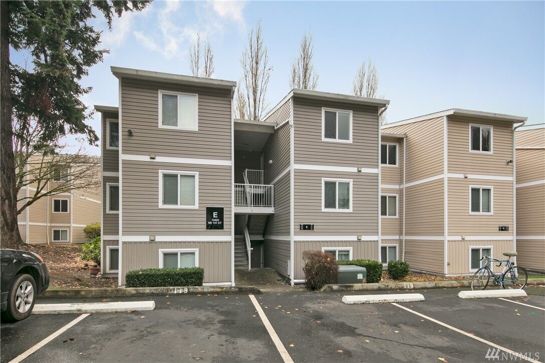 Property Photo:  12423 NE 131st Ct E305  WA 98034 