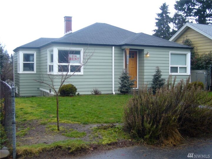 10709 Interlake Ave N  Seattle WA 98133 photo