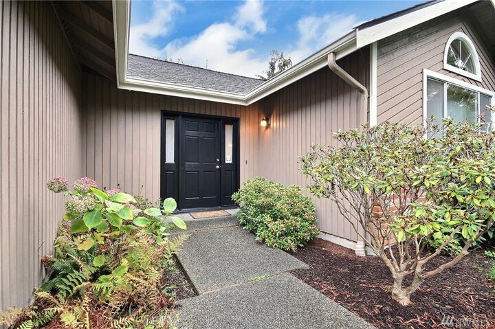 Property Photo:  1126 2nd Ave S  WA 98020 
