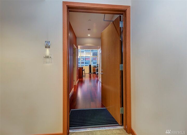 Property Photo:  909 5th Avenue 1505  WA 98164 