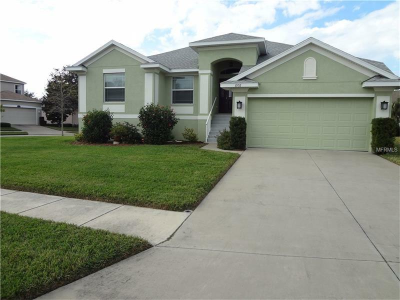 Property Photo:  1002 Pondview Court  FL 34689 