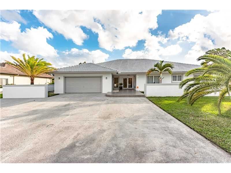 Property Photo:  6760 N Augusta Dr  FL 33015 