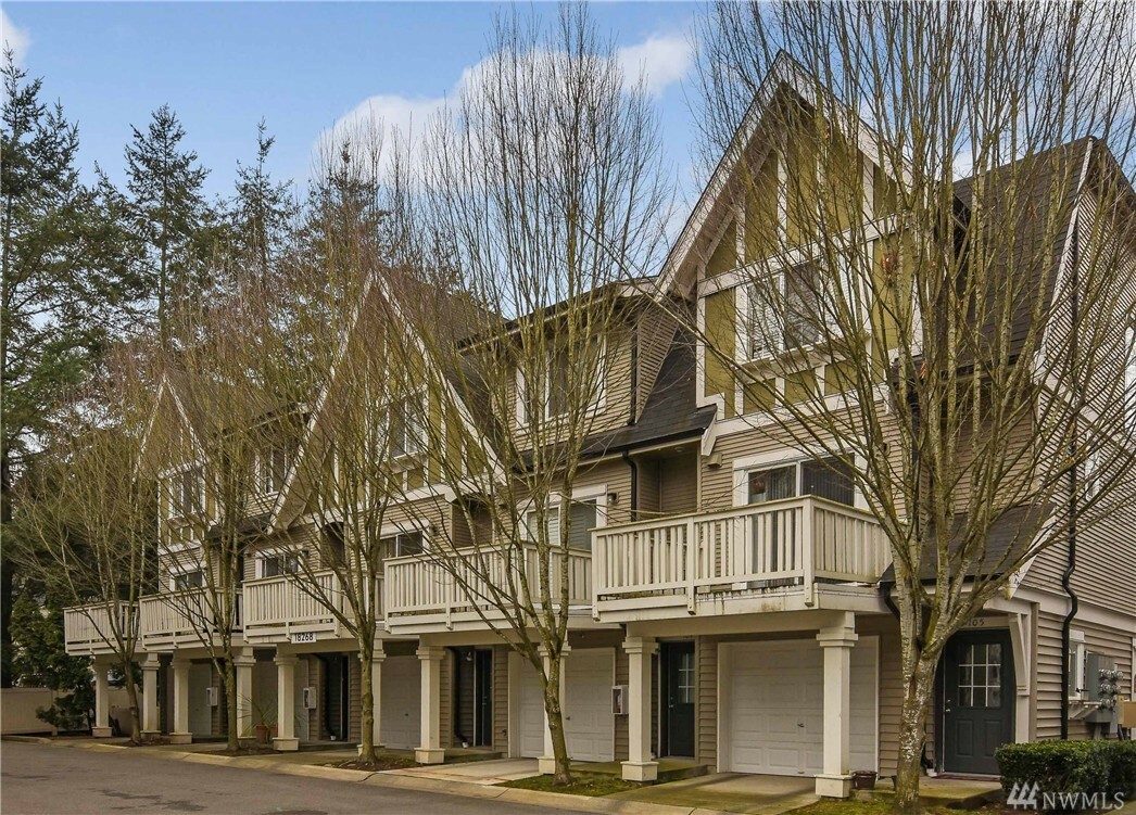 Property Photo: 18268 NE 97th Wy 102 WA 98052