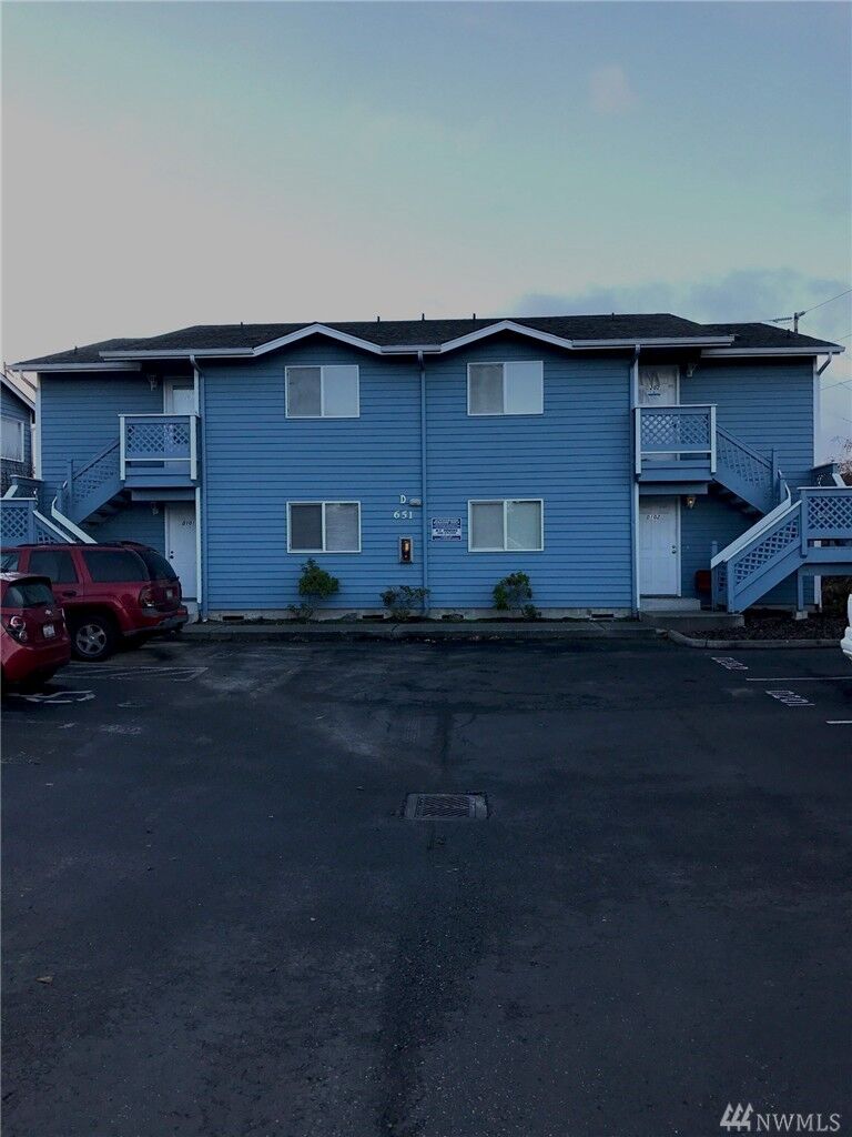 Property Photo:  651 NE Ellis Wy D201  WA 98277 