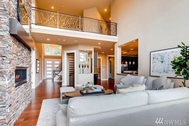 Property Photo:  246 W Lake Sammamish Pkwy SE  WA 98008 