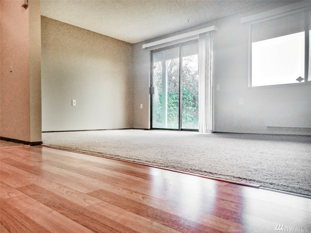 Photo de la propriété: 310 S 174th Place 318B WA 98148