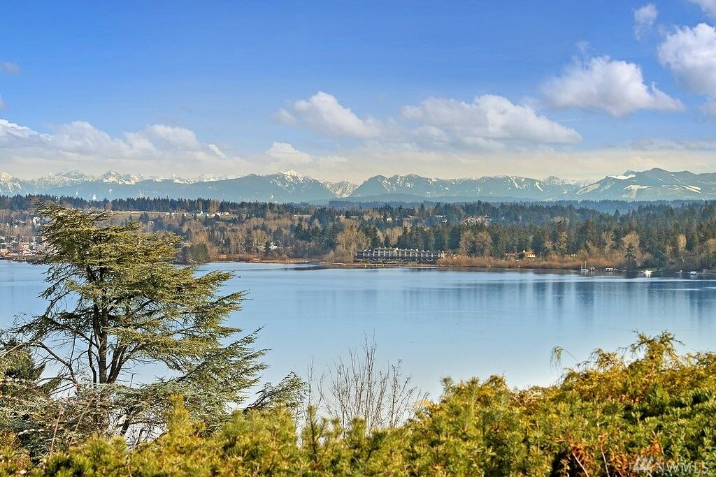 Property Photo: 16040 38th Ave NE WA 98155