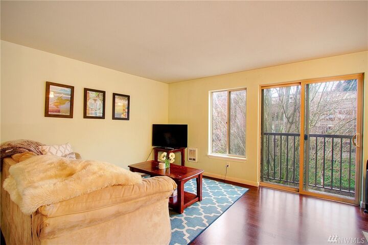 Property Photo: 3661 Phinney Ave N 409 WA 98103