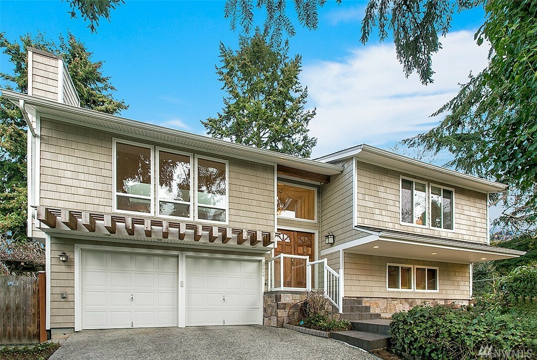 Property Photo: 10606 NE 59th St WA 98033