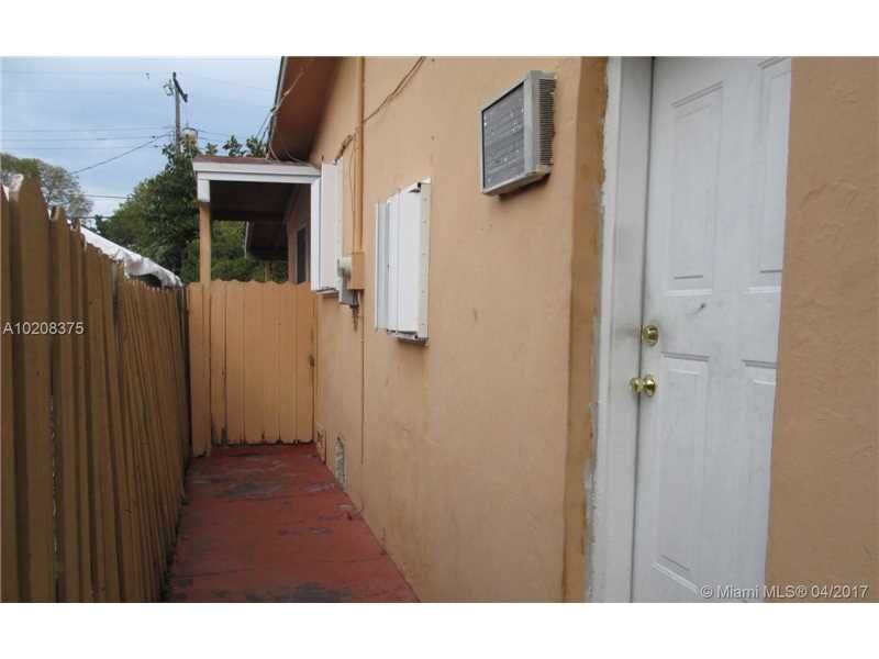 Property Photo:  1711 SW 14th St  FL 33145 