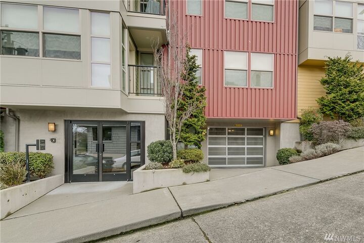 Property Photo: 4022 Stone Wy N 303 WA 98103