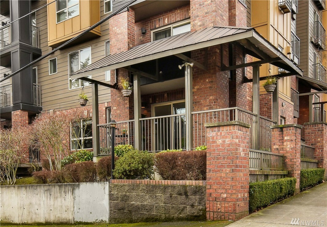Property Photo:  412 11th Ave 107  WA 98122 