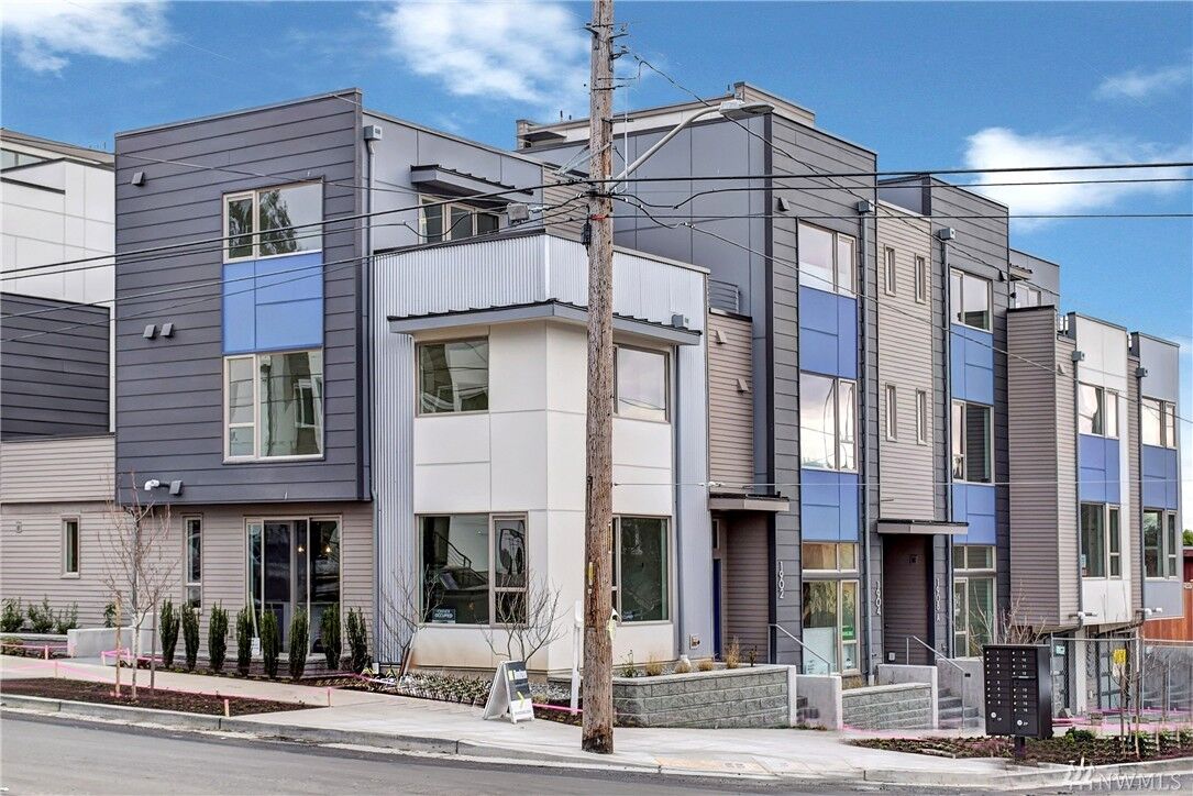 Property Photo: 2421 S Holgate St 14 WA 98144