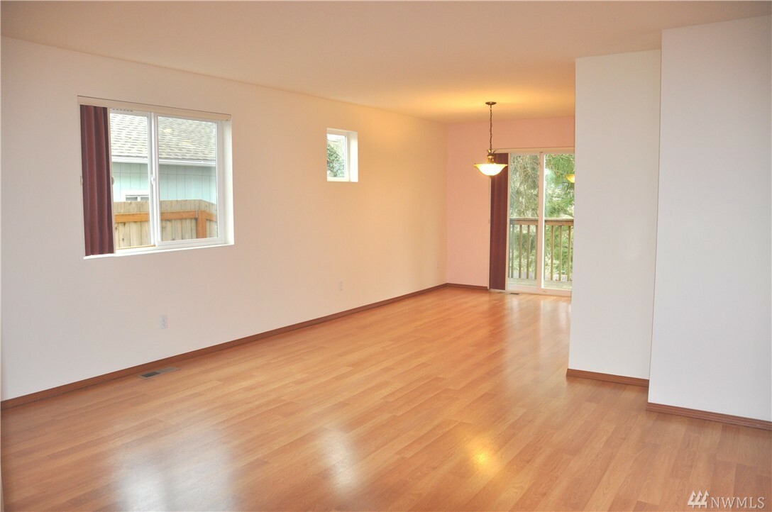 Property Photo:  1260 Ridgeway Place E  WA 98366 