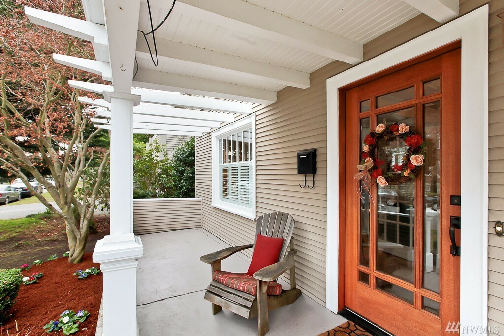 Property Photo: 1807 Bigelow Ave N WA 98109