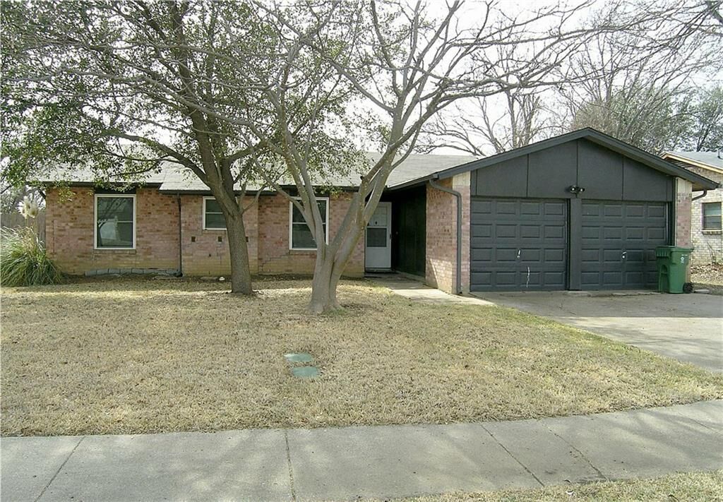 Property Photo:  1616 E Timberview Lane  TX 76014 