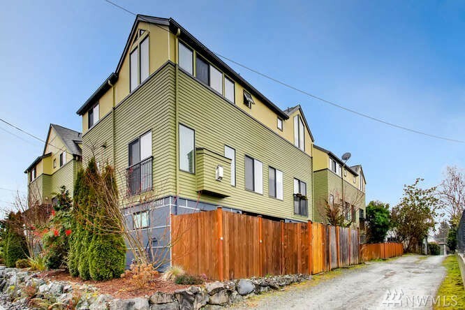 Property Photo:  763 N 71st St  WA 98103 