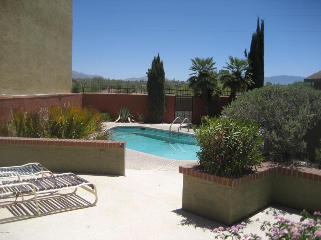Property Photo: 3124 E Palmeras AZ 85716
