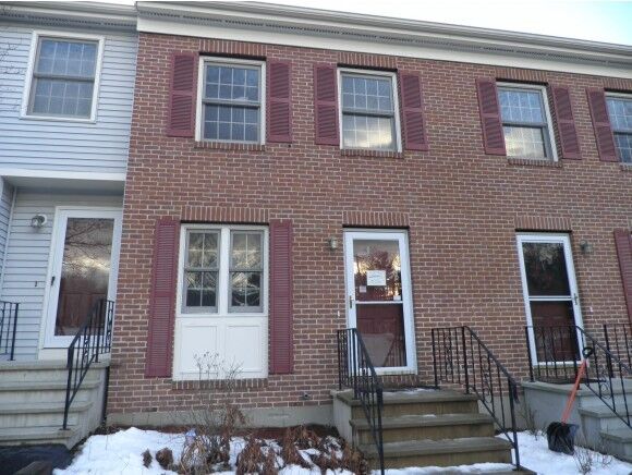 Property Photo: 824 Fox Hollow Way NH 03104