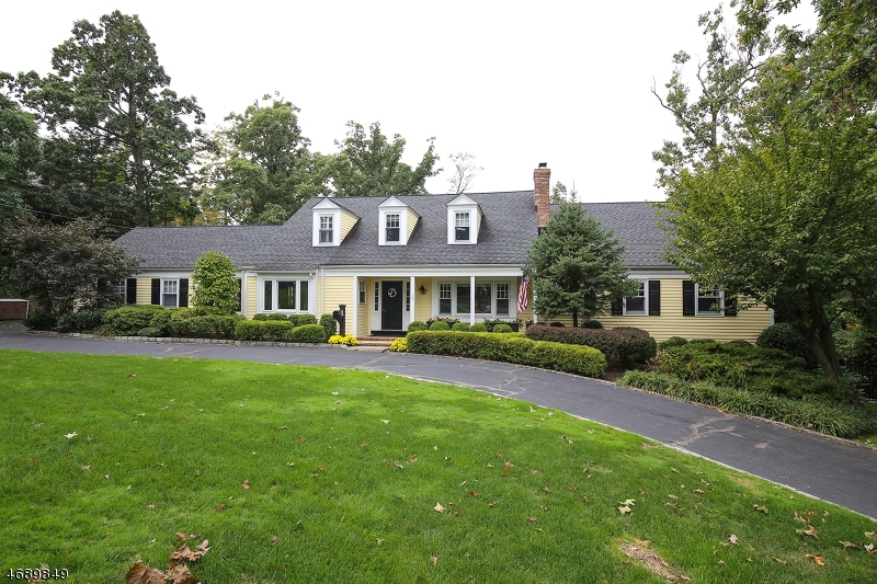 Property Photo:  15 Friar Tuck Cir  NJ 07901 