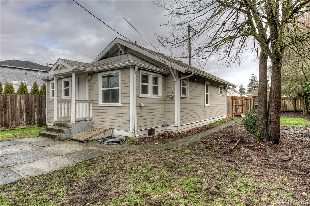 Property Photo:  6620 S Tyler St  WA 98409 