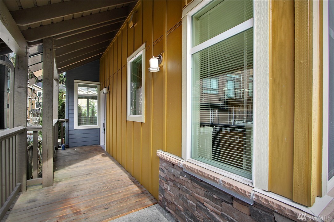 Property Photo: 178 Cougar Ridge Rd NW WA 98027