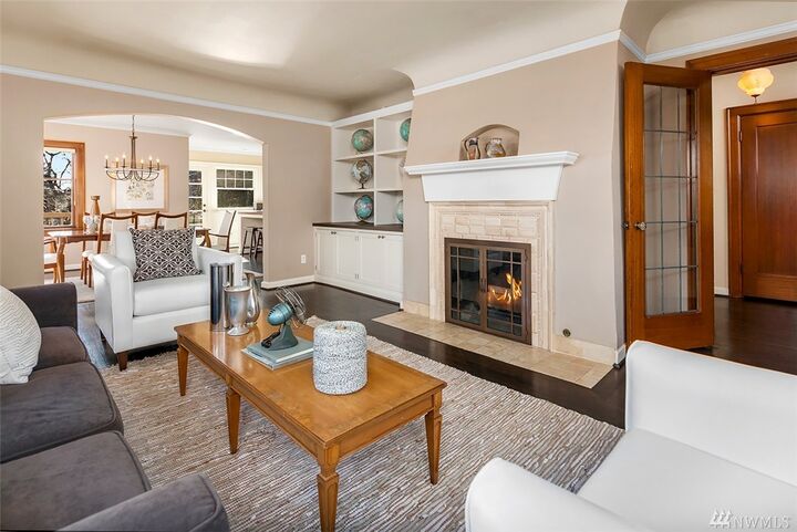 Property Photo:  1911 N 42nd St  WA 98103 