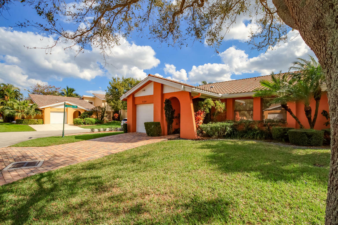 Property Photo:  6104 Belleza Lane  FL 33433 