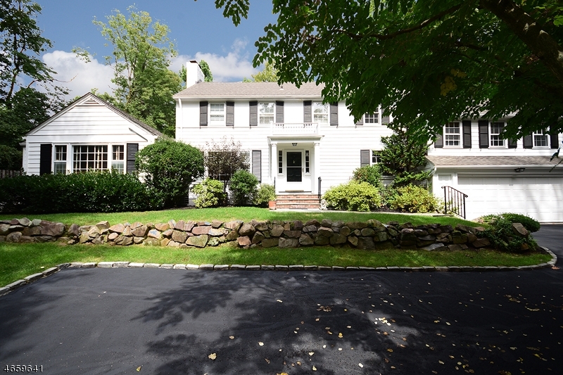 Property Photo:  76 Old Hollow Rd  NJ 07078 