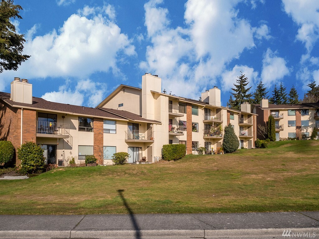 Property Photo: 23301 Lakeview Dr A201 WA 98043