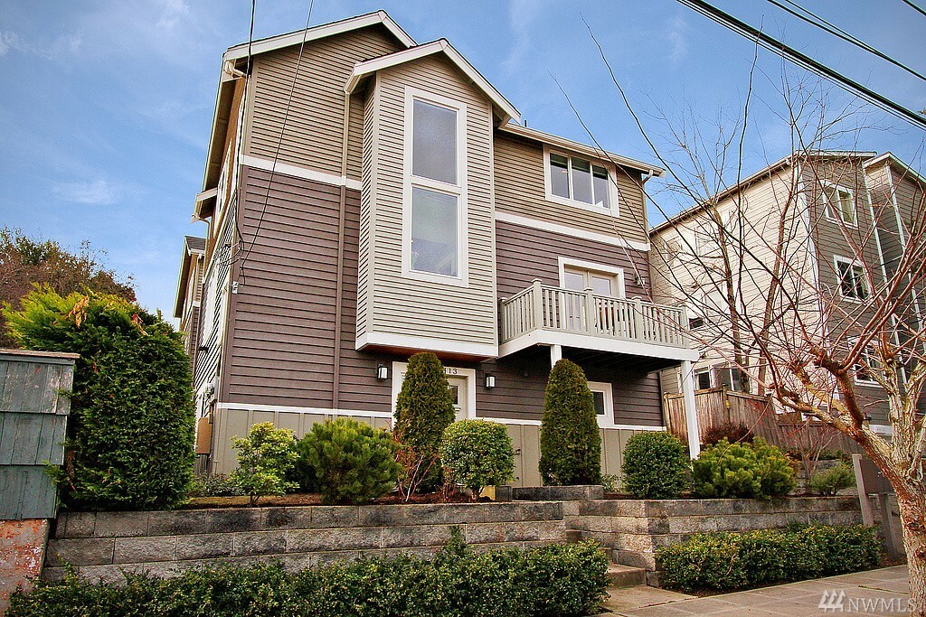 Property Photo:  4413 Dayton Ave N  WA 98103 