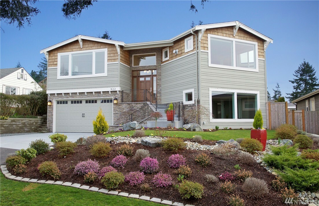 Property Photo: 922 Cedar St WA 98020