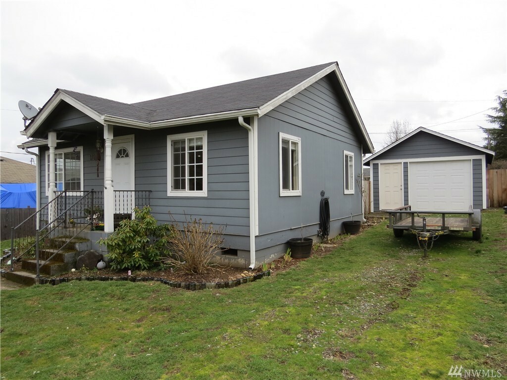 Property Photo:  1720 Stevens St  WA 98584 