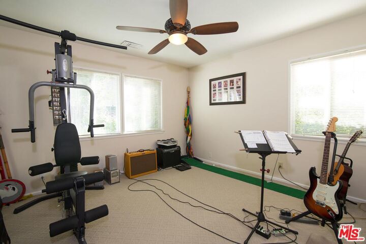 23054 Erwin St  Woodland Hills CA 91367 photo