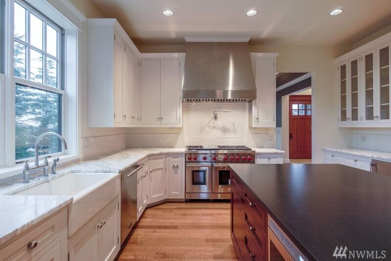Property Photo: 4201 92nd Ave SE WA 98040