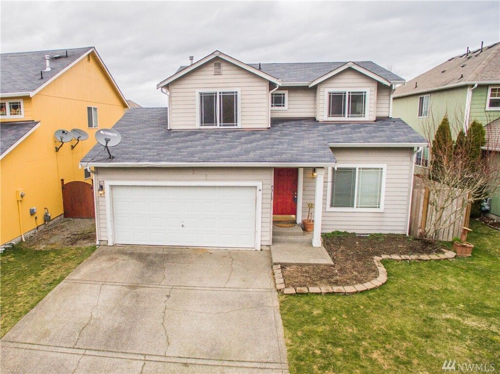 Property Photo:  9315 191st St E  WA 98375
