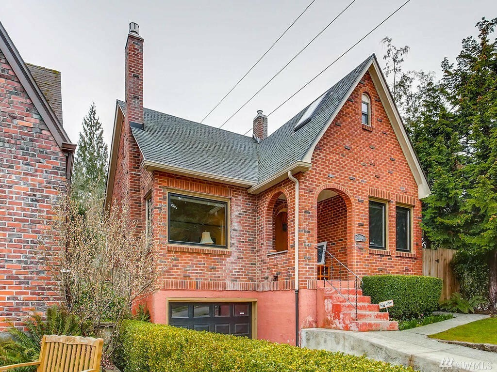 Property Photo:  2704 N Yakima Ave  WA 98406 