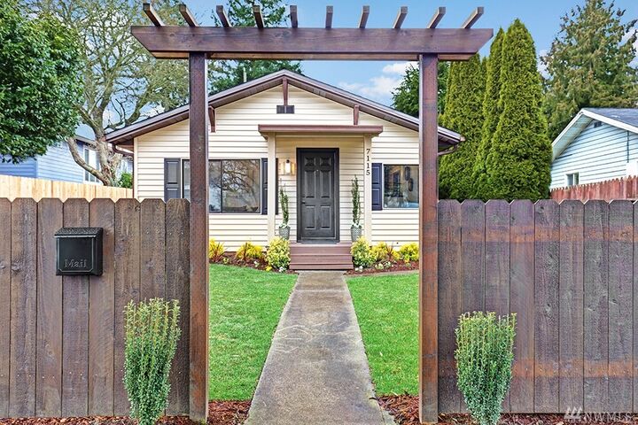 7115 31st Ave SW  Seattle WA 98126 photo