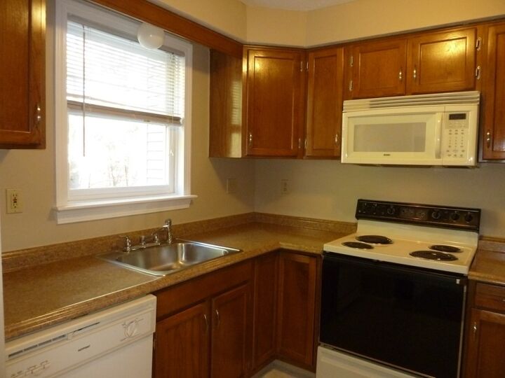 Property Photo: 80 Cadogan Way NH 03062