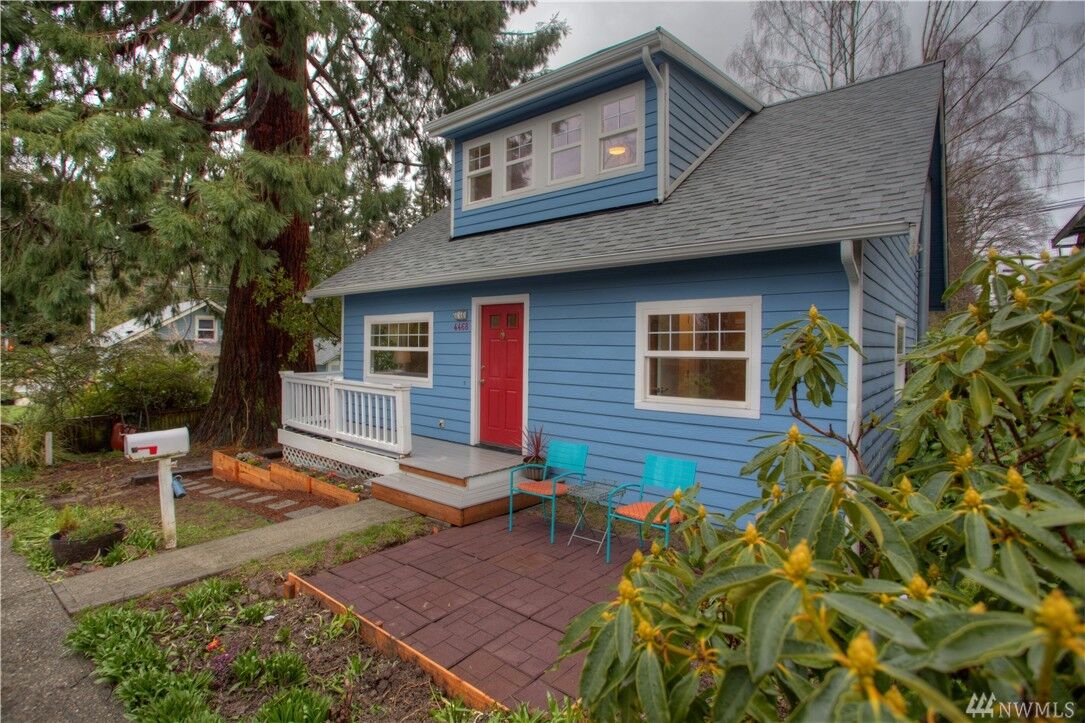 Property Photo: 4468 SW Kenyon Place WA 98136