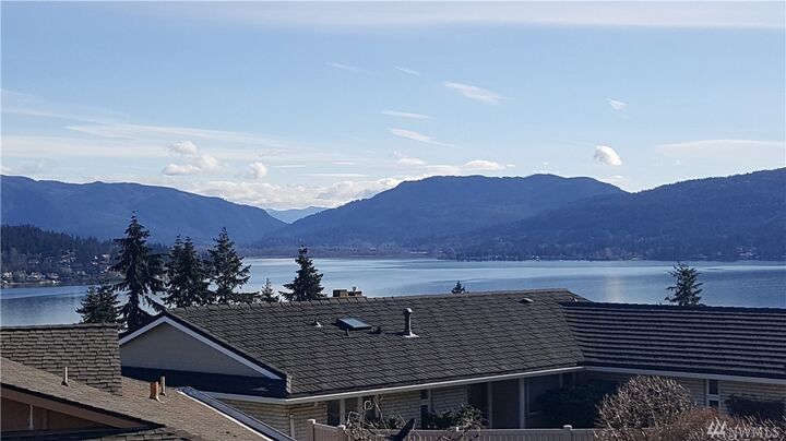 Property Photo:  460 173rd Place NE  WA 98008 