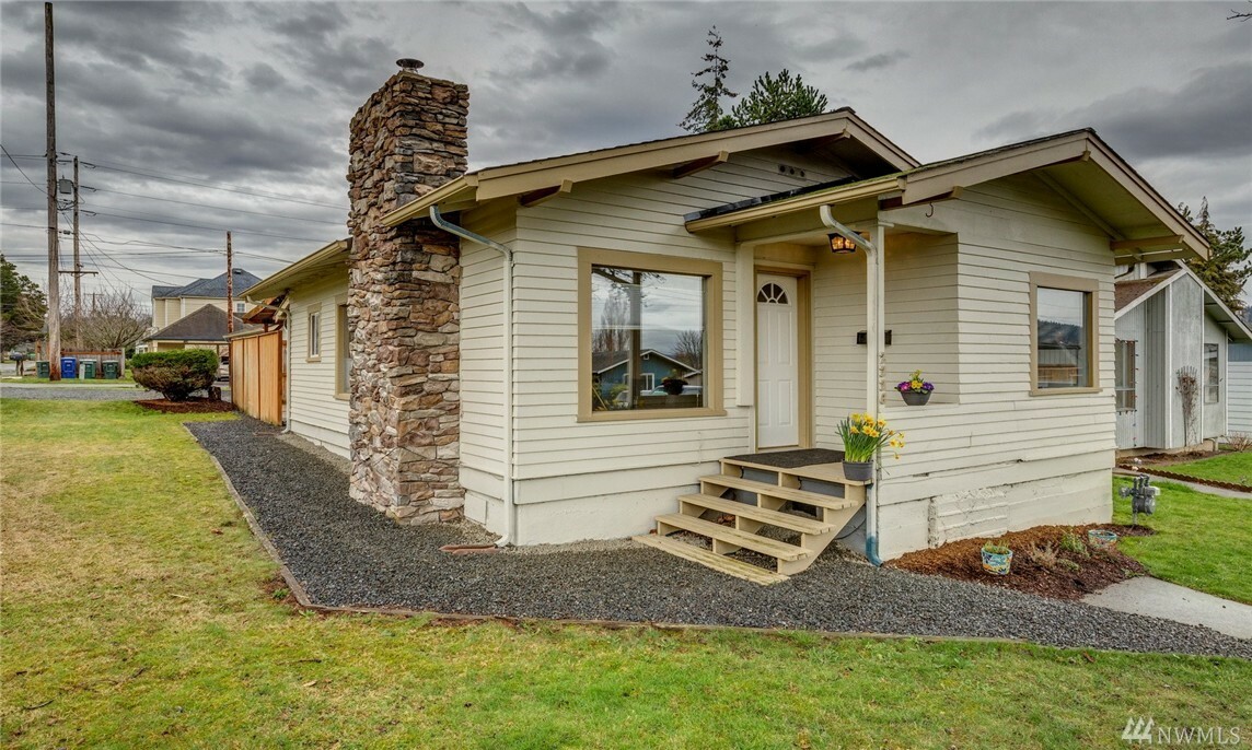 Property Photo:  2336 Nevada St  WA 98229 