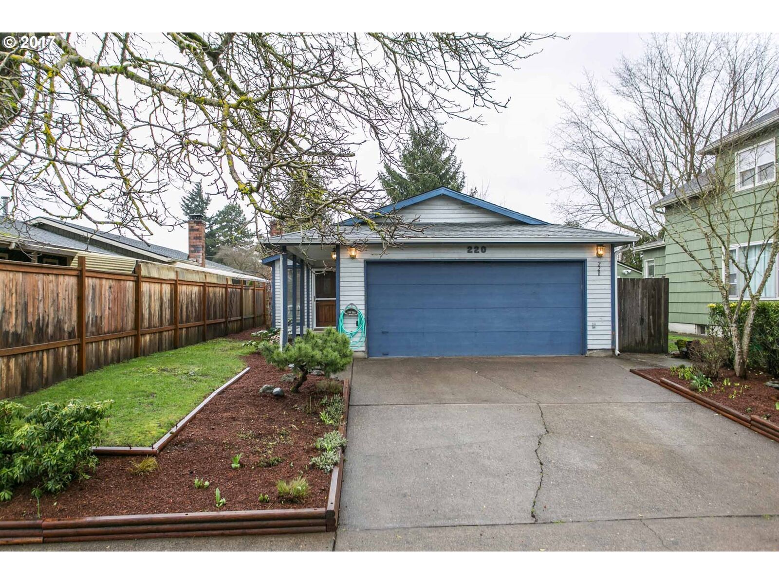 Property Photo:  220 NE 76th Ave  OR 97213 