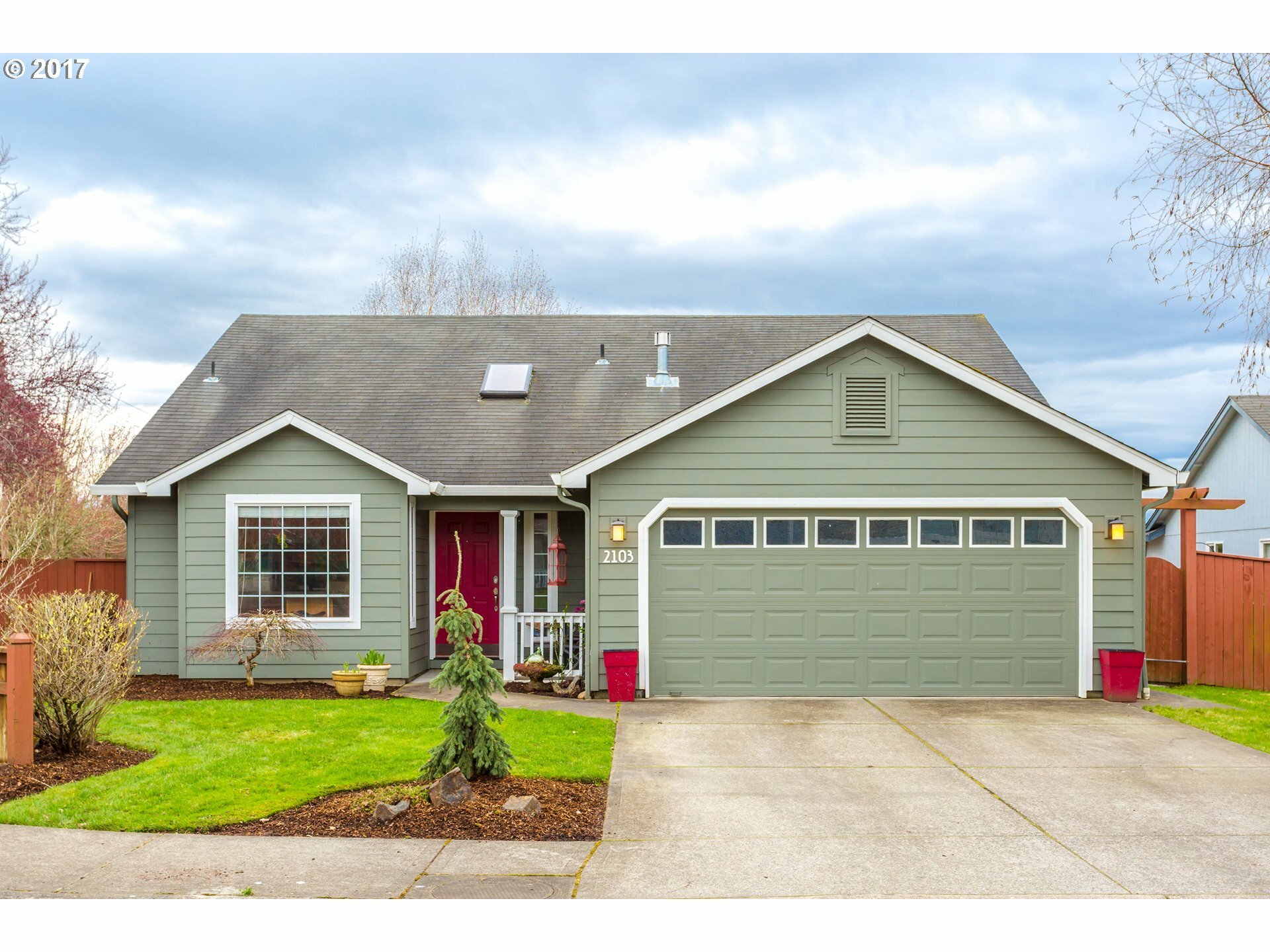 Property Photo:  2103 NW 143rd Cir  WA 98685 