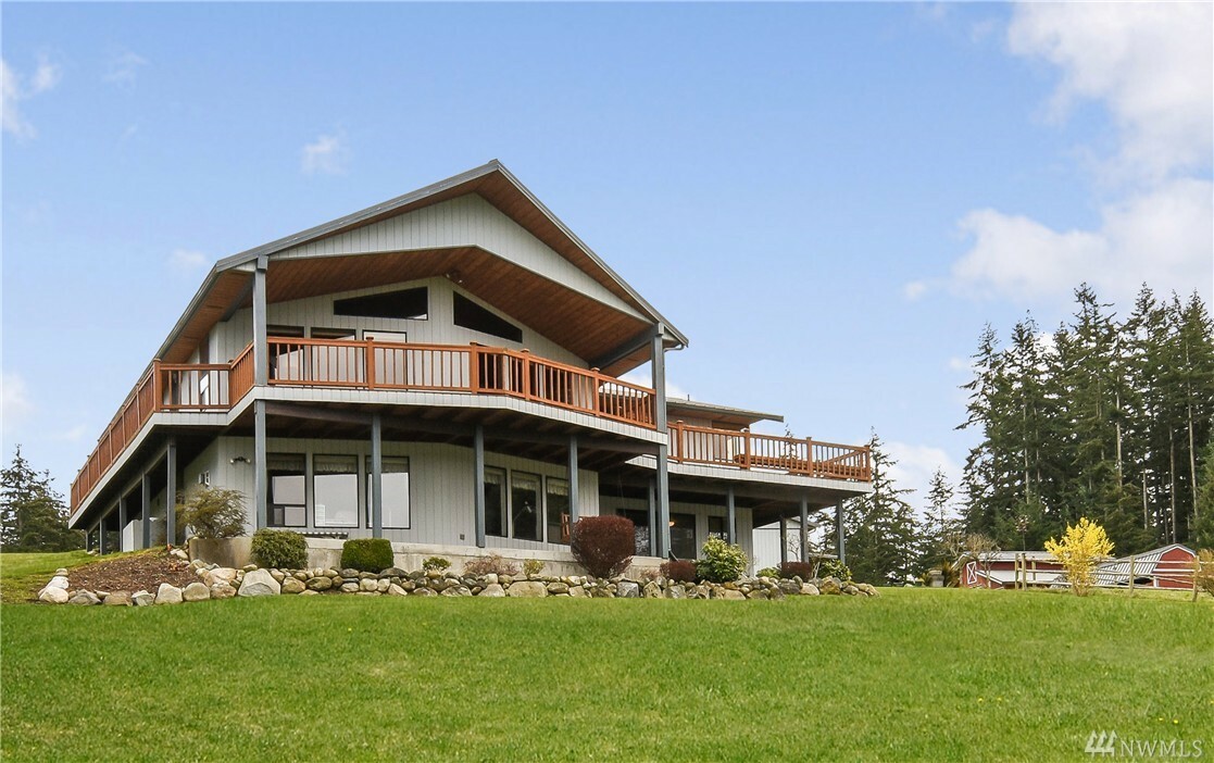 Property Photo:  715 W Camano Hill Rd  WA 98282 