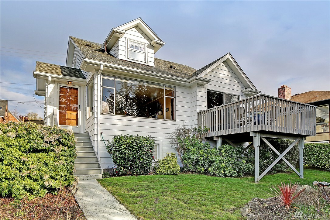 Property Photo:  2306 47th Ave SW  WA 98116 