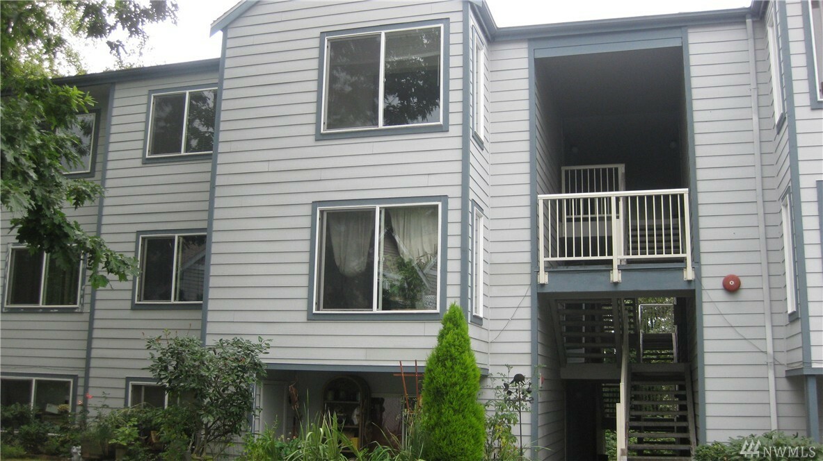 Property Photo:  975 Aberdeen Ave NE L202  WA 98056 