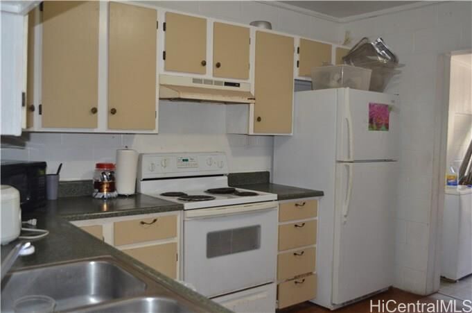 Property Photo:  91-660 Kilaha Street E7  HI 96706 