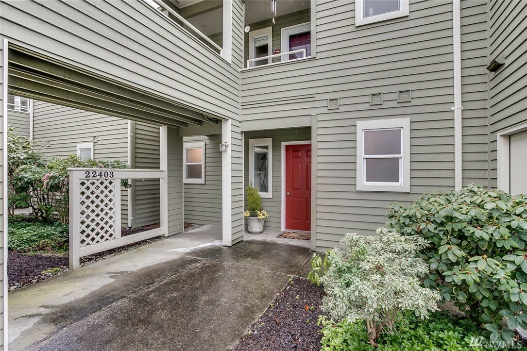 Property Photo: 22403 SE 42nd Terr 1173 WA 98029